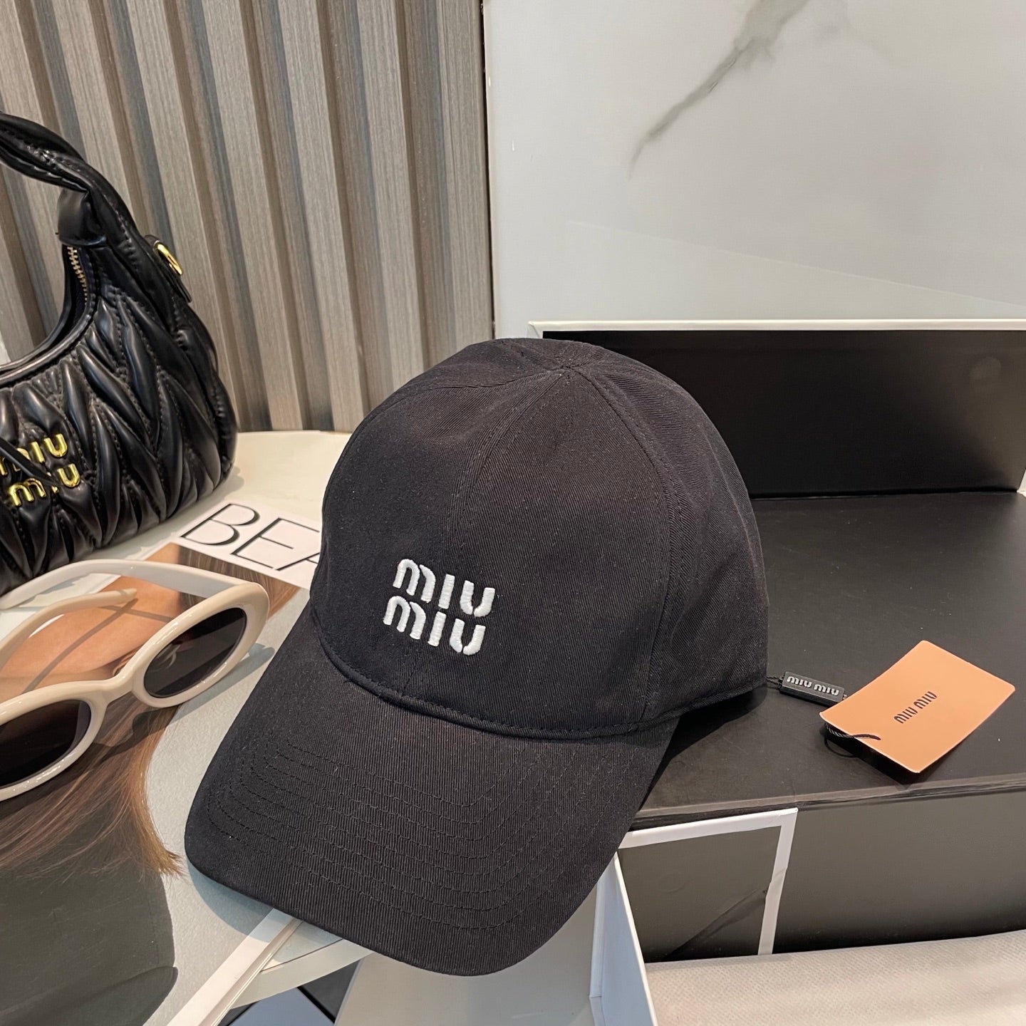 MM BASEBALL CAP IN BLACK FABRIC BRAND EMBROIDERY