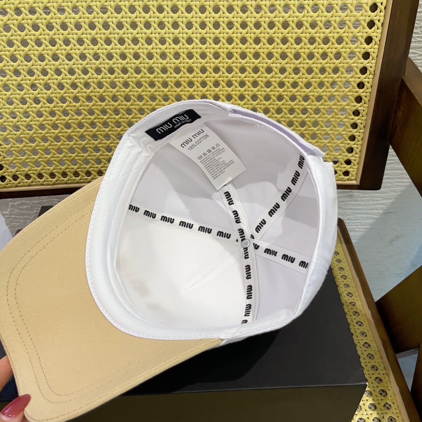 MM BASEBALL CAP IN WHITE MIX BEIGE FABRIC WITH LOGO EMBROIDERY