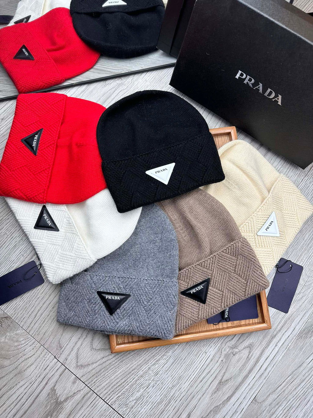 PRADA BEANIE HAT IN CHERRY RED WOOL AND RABBIT FUR 342036