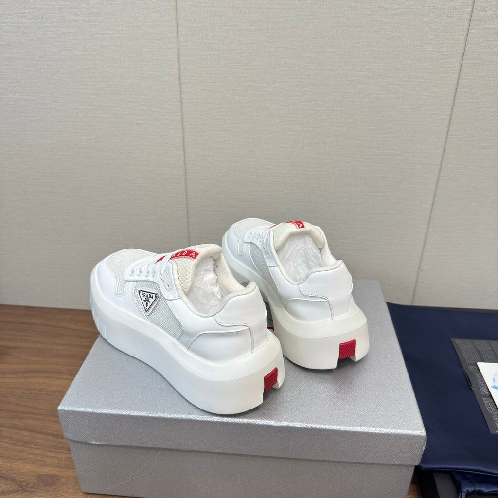 PRADA 25S SPORTY STYLE MEN SNEAKERS LOGO 45MM IN WHITE AND RED CALFSKIN