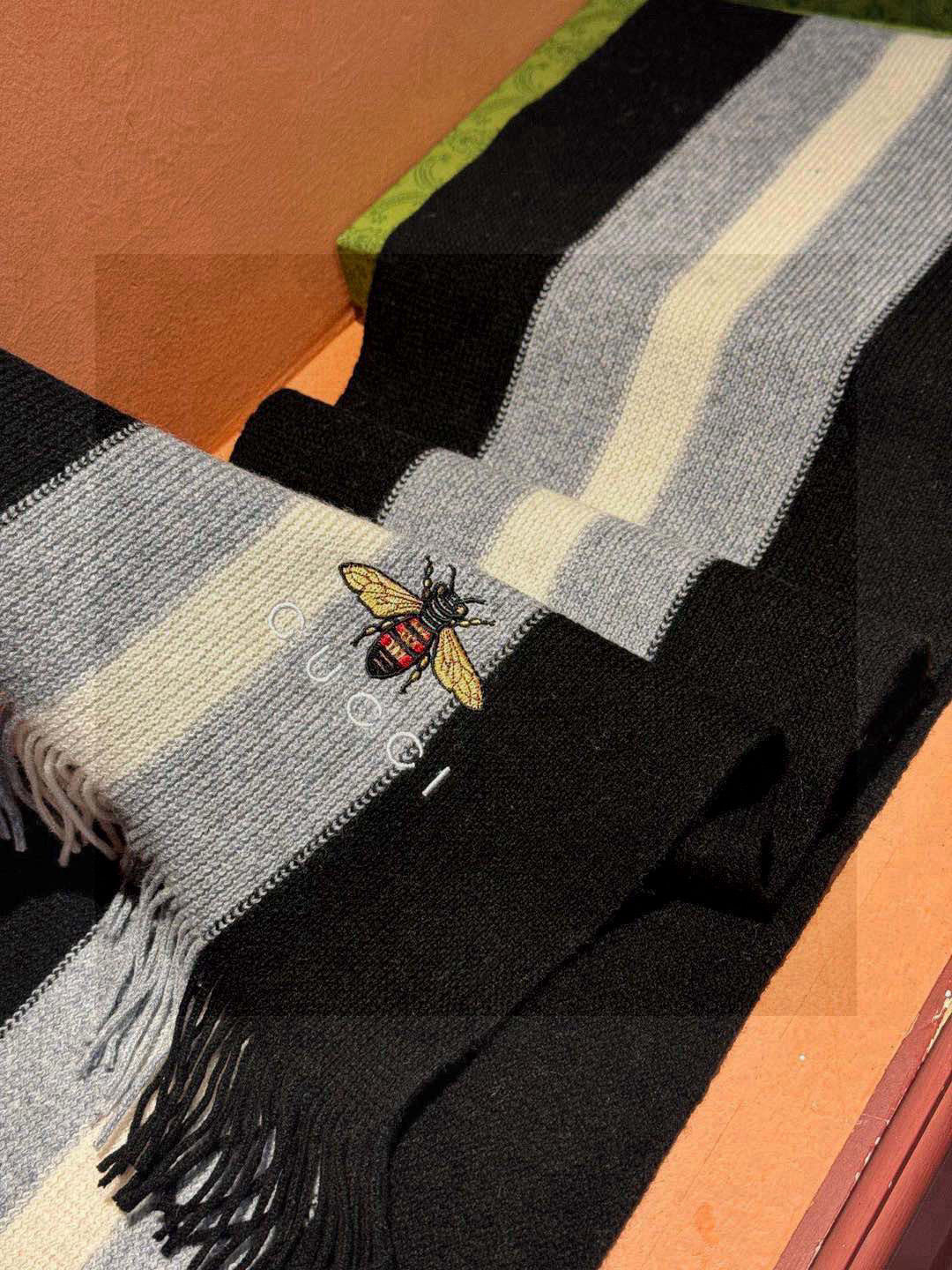 GUCCI 25S SCARF 180 IN CASHMERE 730564
