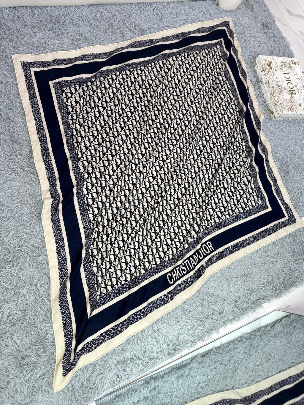 DIOR SCARF 140 CM IN CASHMERE-SILK BLEND 699256